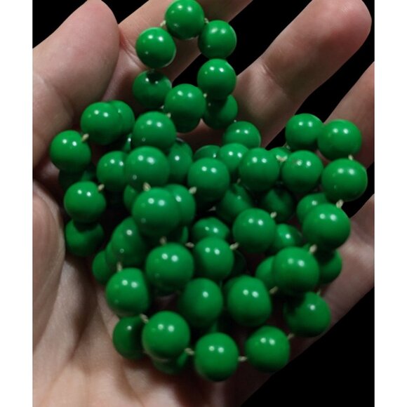 Long Casual Green Plastic Beaded Necklace - Picture 5 of 5
